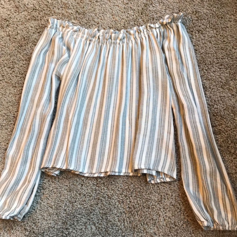 OFF THE SHOULDER TOP